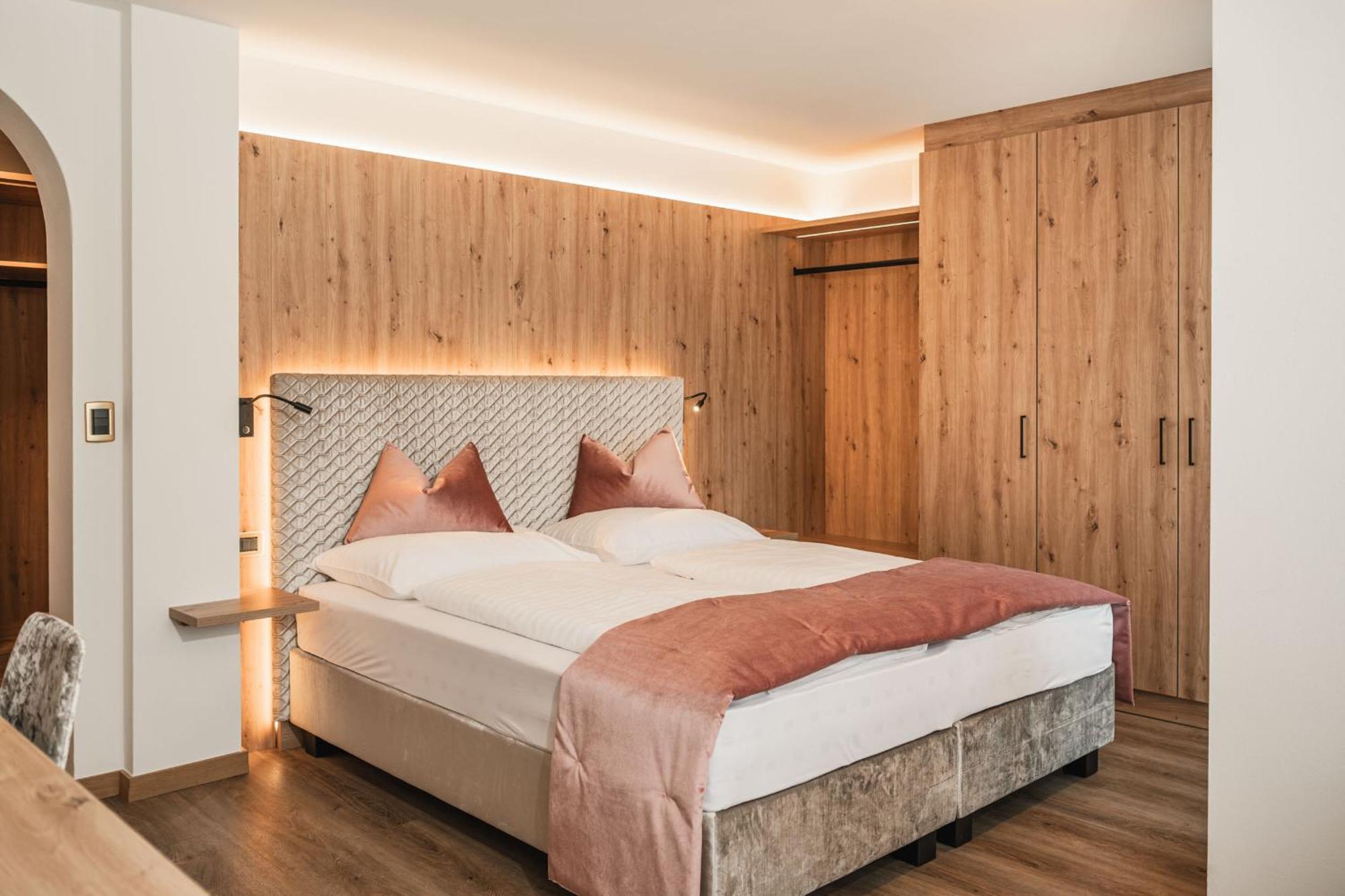 Garni Hotel Miara - Your Dolomites Home セルヴァ・ディ・ヴァル・ガルデーナ エクステリア 写真