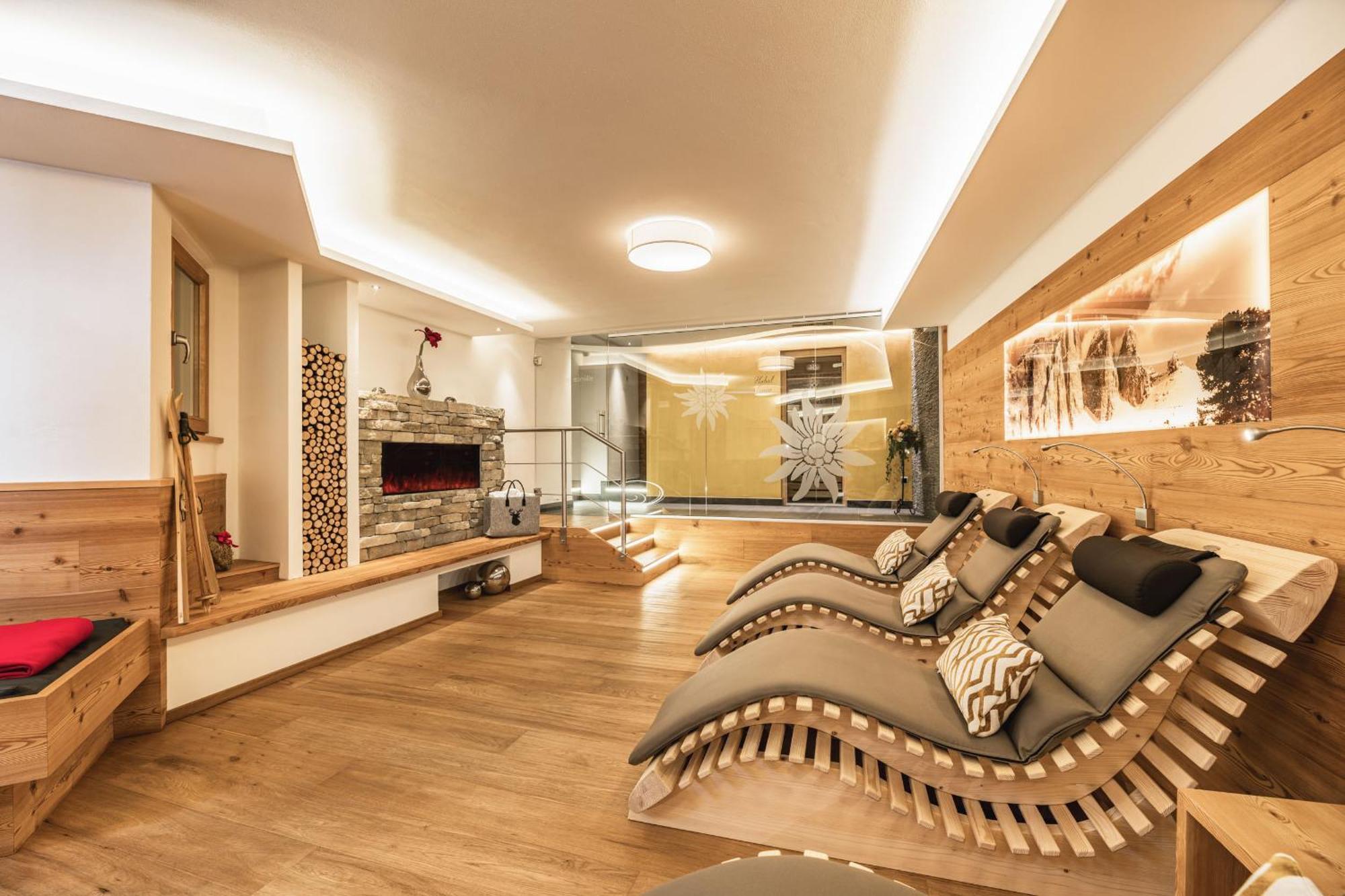 Garni Hotel Miara - Your Dolomites Home セルヴァ・ディ・ヴァル・ガルデーナ エクステリア 写真