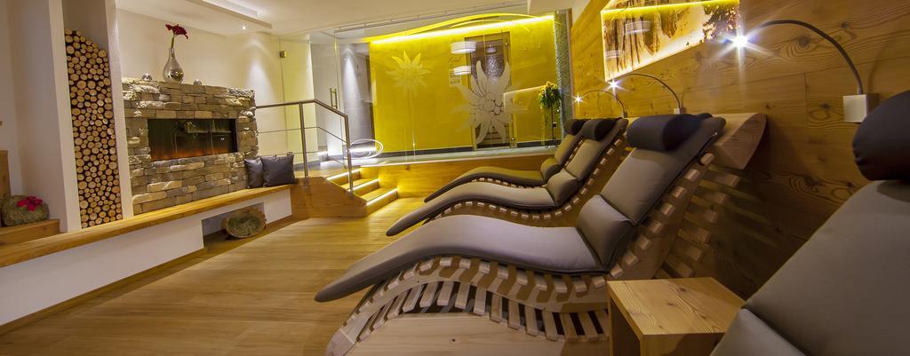 Garni Hotel Miara - Your Dolomites Home セルヴァ・ディ・ヴァル・ガルデーナ エクステリア 写真